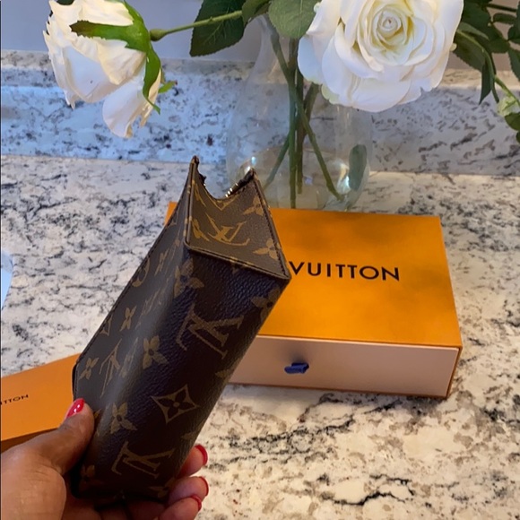 ❤️SOLD❤️ Louis Vuitton Toiletry 15 - Picture 7 of 7